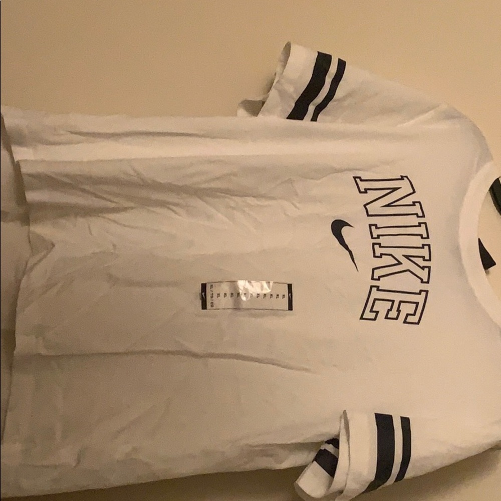 Nike black and white T-shirt